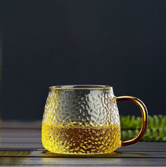 ເປັນຫຍັງພວກເຮົາຕ້ອງການແວ່ນຕາເຫລົ້າທີ່ມີຄວາມໂປ່ງໃສໃນເວລາດື່ມ?