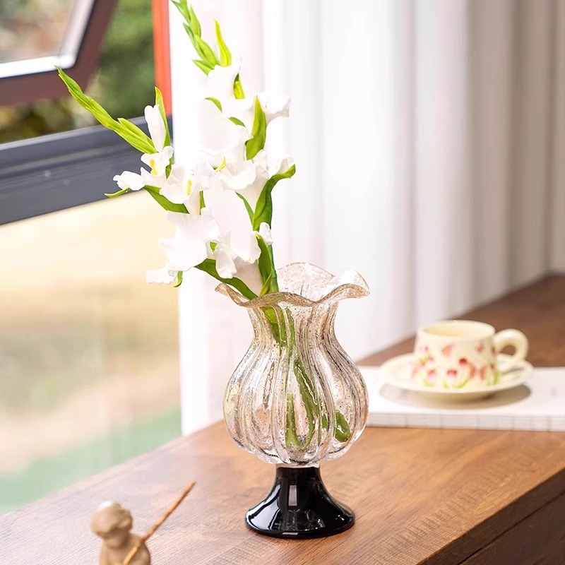 vase ແກ້ວທີ່ມີຄວາມຫລູຫລາ